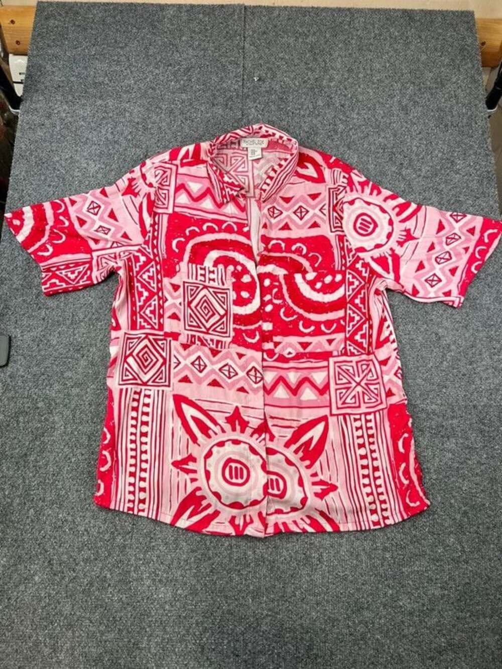 Rachel Zoe red pink and white women’s button up shirt size medium B82